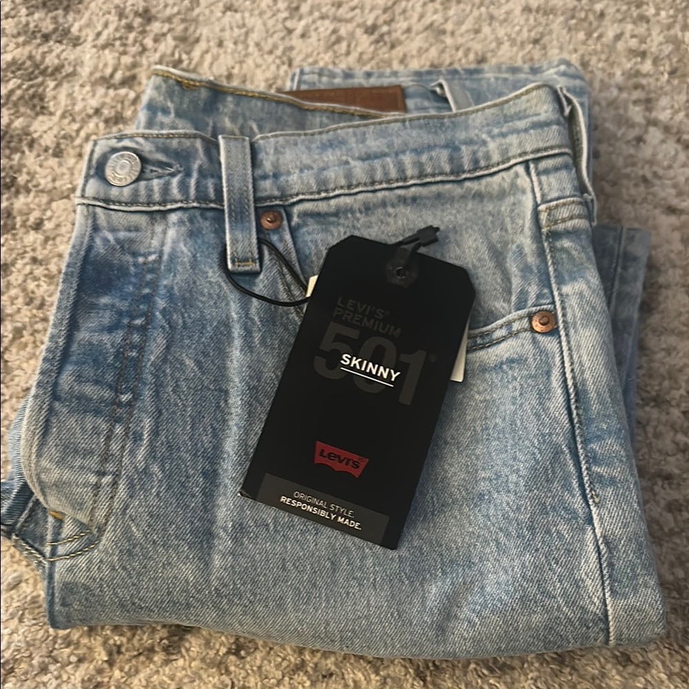 NWT Levi's Women's 501 Light Blue Skinny Jeans